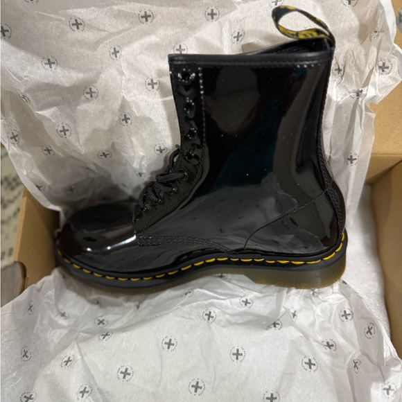 DR. MARTENS WOMEN'S 1460 W PATENT LEATHER FASHION BOOT - SIZE: WOMEN 9. Black - Picture 8 of 14